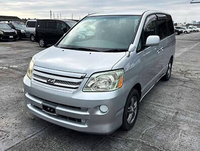 Toyota Noah AZR
