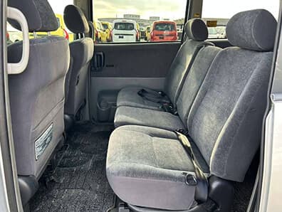 Toyota Noah AZR interior