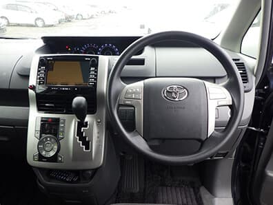 Toyota Noah ZRR interior