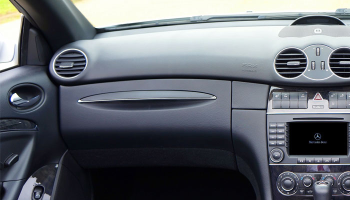 You are currently viewing The Do’s and Don’ts of your Car’s Glove Compartment