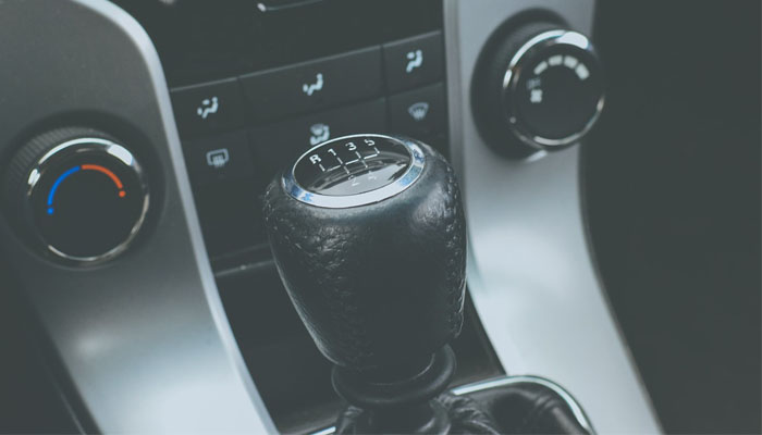 You are currently viewing What to Avoid When Driving a Manual Car