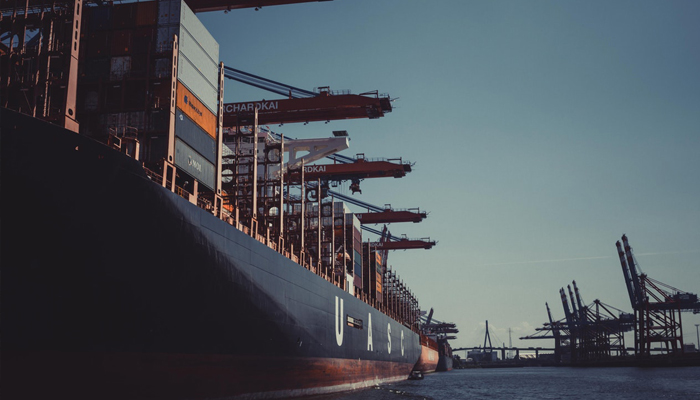 You are currently viewing RoRo vs. Container Shipping: Which is Better for Importing Used Cars?