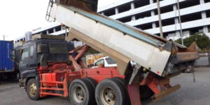 Read more about the article What are the advantages and disadvantages of a flat body and a 2 tonne dump truck