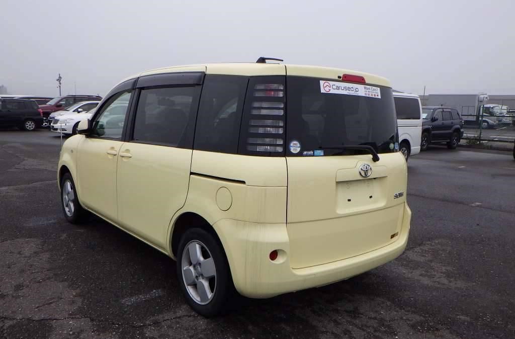 Toyota Sienta Side Back View