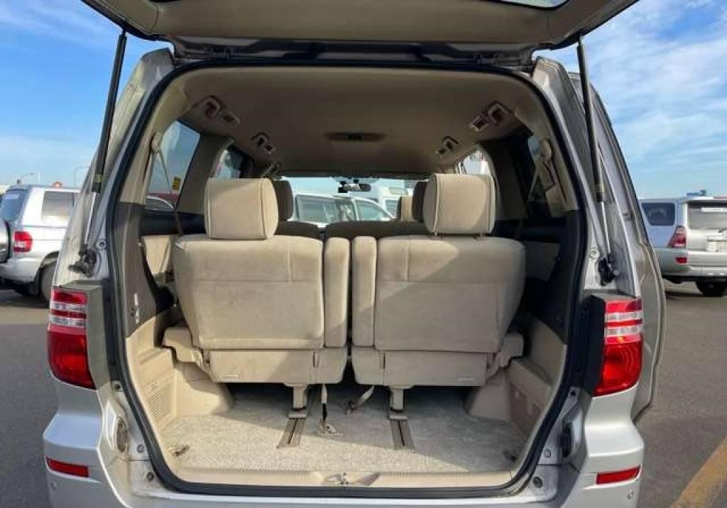 Toyota Alphard cargo view