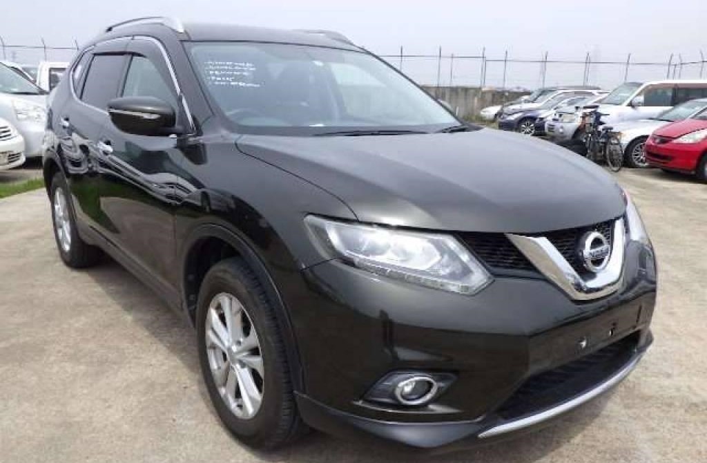 Nissan X-Trail Front view