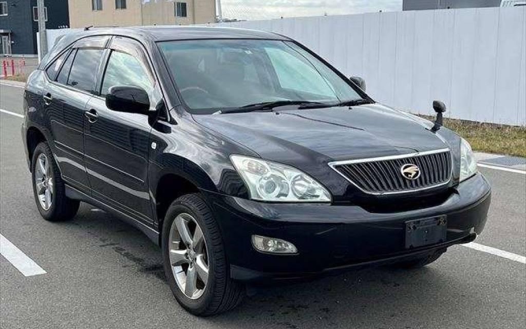 Toyota Harrier front view