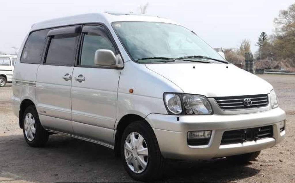 Toyota liteace noah front view