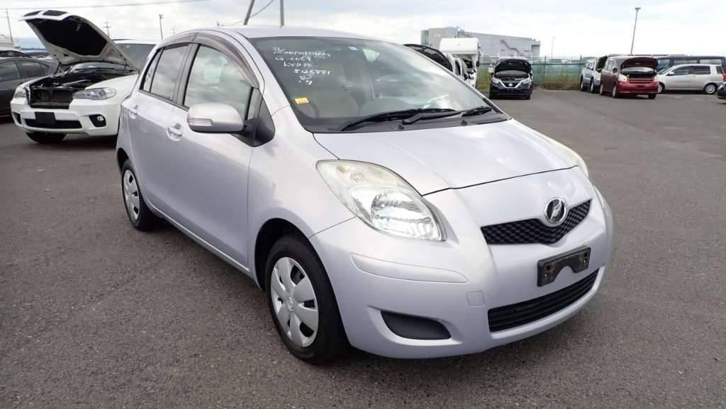 Toyota Vitz front view