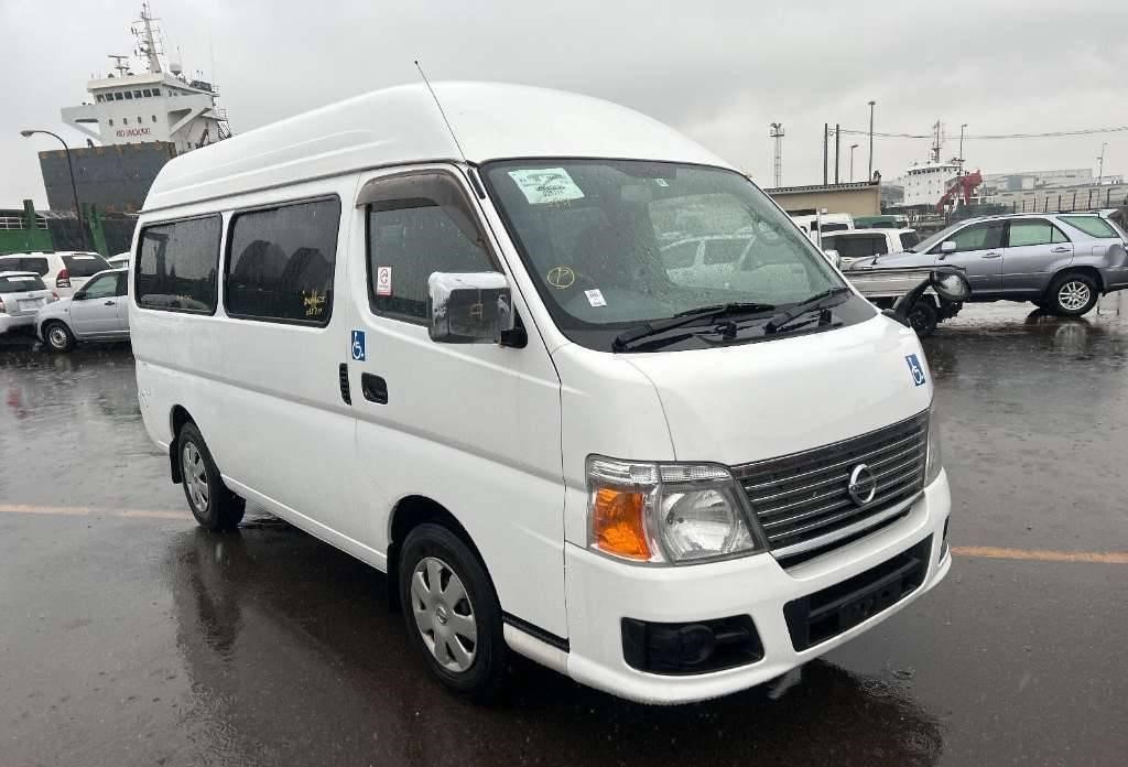 nissan caravan front view