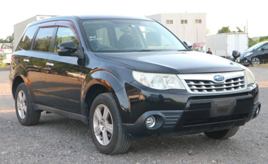 Nissan Dualis vs Subaru Forester front side view